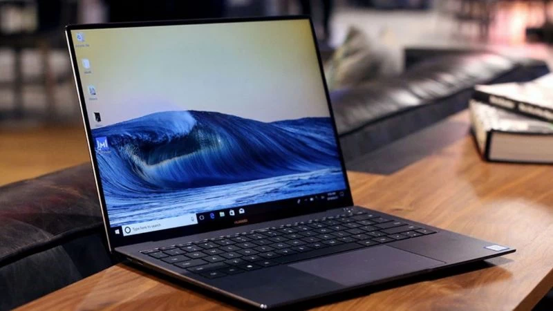 Bên cạnh tai nghe thì sản phẩm laptop Huawei cũng được rất nhiều người dùng lựa chọn Bên cạnh tai nghe thì sản phẩm laptop Huawei cũng được rất nhiều người dùng lựa chọn