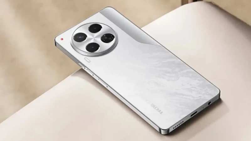 Tecno Camon 30. Tần số quét 120Hz và độ sáng tối đa 1300 nits.