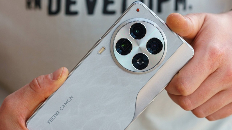 Camera chính Ultra 100MP, kết hợp cùng chống rung OIS và EIS.