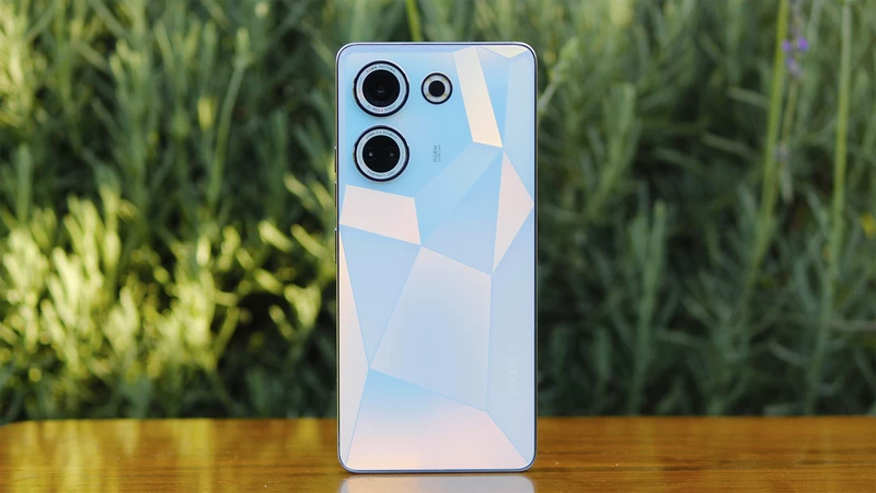 TECNO CAMON 30-8 TECNO CAMON 30 sở hữu mặt lưng rất đẹp.