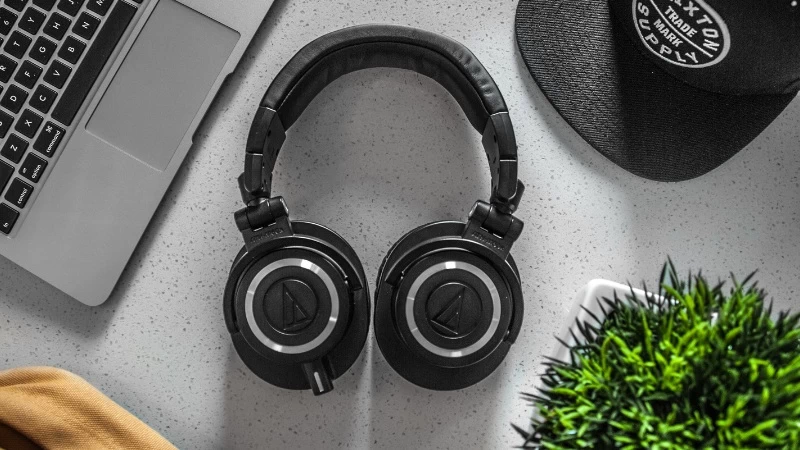 Kiểu dáng và thiết kế là yếu tố quan trọng ảnh hưởng độ thoải mái và mục đích sử dụng tai nghe Kiểu dáng và thiết kế là yếu tố quan trọng ảnh hưởng độ thoải mái và mục đích sử dụng tai nghe