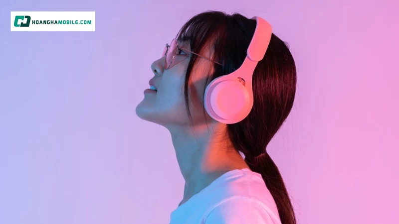 Tai nghe chụp tai, hay headphone, có phần đệm ôm quanh tai hoặc đặt trên tai Tai nghe chụp tai, hay headphone, có phần đệm ôm quanh tai hoặc đặt trên tai