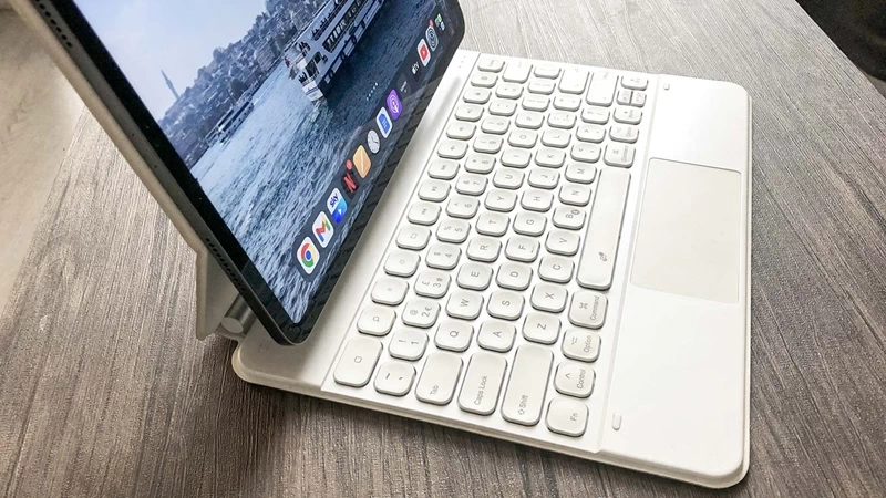 Phiên bản cập nhật của Magic Keyboard dành cho dòng iPad Pro mỏng và nhẹ hơn Phiên bản cập nhật của Magic Keyboard dành cho dòng iPad Pro mỏng và nhẹ hơn