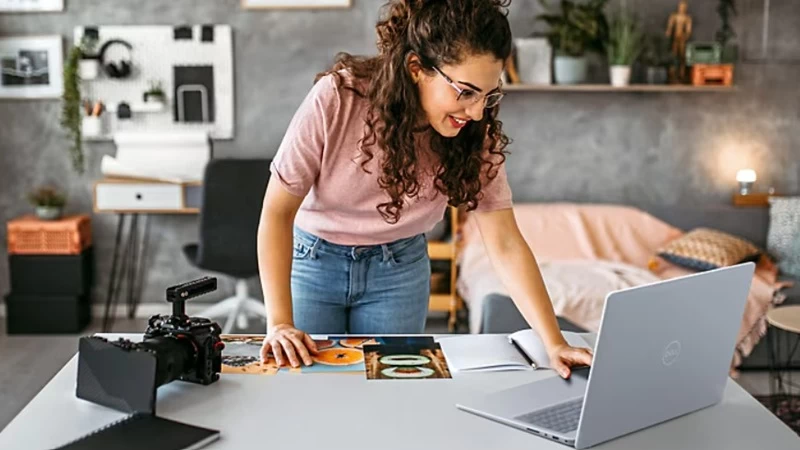 Laptop Dell Inspiron 16 5640 71035923-5. Màn hình 16 inch FHD+.