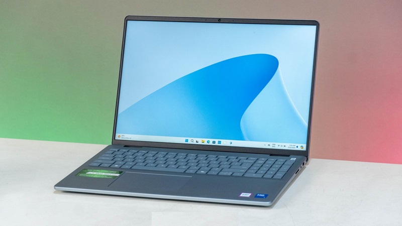 Dell inspiron trang bị Intel core i5-1334U.