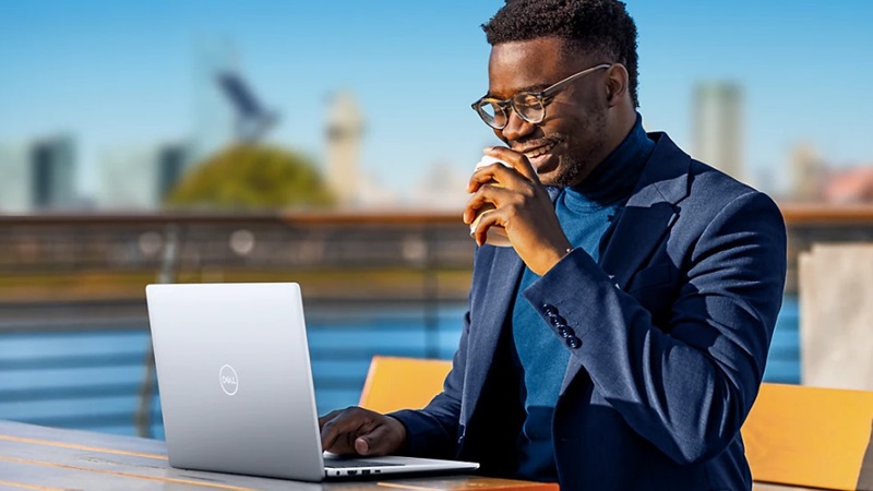 Laptop Dell Inspiron 14 5440.