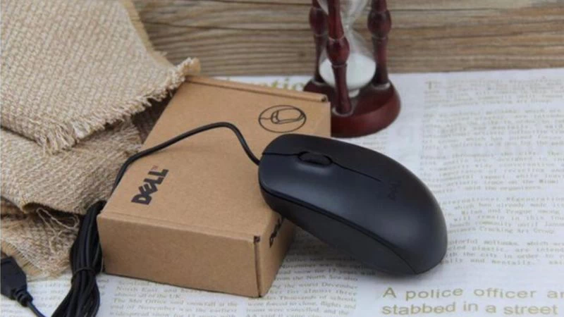 Ngoài hai sản phẩm là màn hình Dell và laptop, nhà sản xuất này cũng có một số phụ kiện cung cấp thêm cho người dùng Ngoài hai sản phẩm là màn hình Dell và laptop, nhà sản xuất này cũng có một số phụ kiện cung cấp thêm cho người dùng