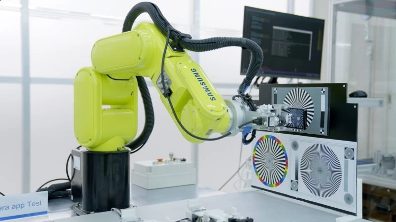 Samsung còn luôn dẫn đầu trong công nghệ camera, sản xuất chip xử lý và tiên phong tích hợp trí tuệ nhân tạo Samsung còn luôn dẫn đầu trong công nghệ camera, sản xuất chip xử lý và tiên phong tích hợp trí tuệ nhân tạo