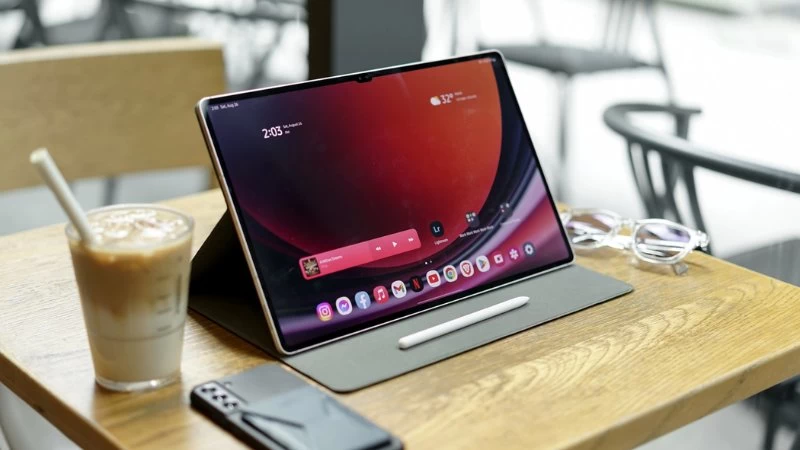 Máy tính bảng Samsung Galaxy Tab dòng S là dòng máy tính bảng cao cấp nhất của Samsung Máy tính bảng Samsung Galaxy Tab dòng S là dòng máy tính bảng cao cấp nhất của Samsung