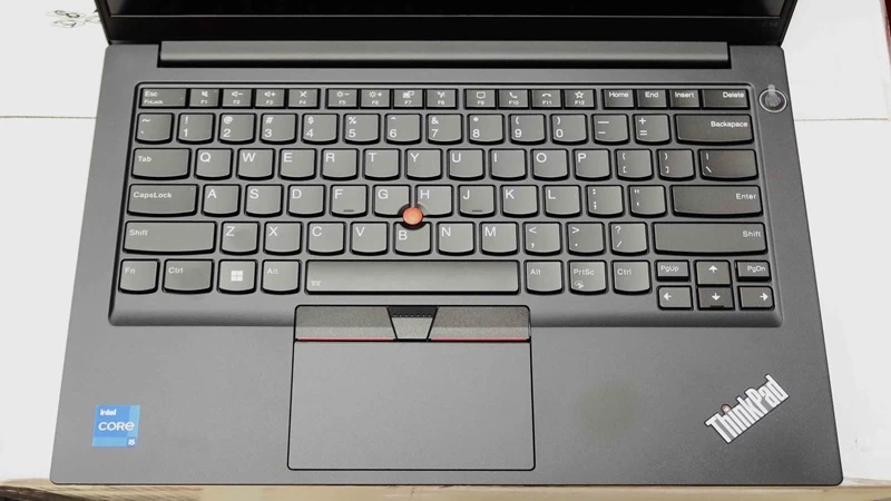 Bàn phím có layout tiện lợi. Bàn phím có layout tiện lợi.