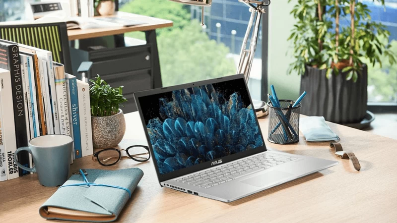 ASUS đang được phân phối và trưng bày. ASUS đang được phân phối và trưng bày.