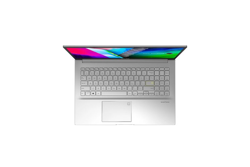Màn hình 15.6 inch Full HD.