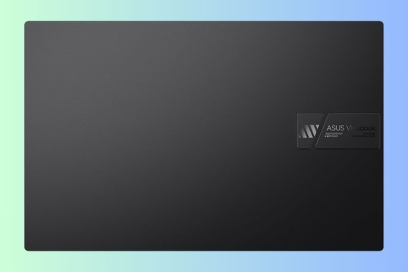 Nặng 1.65kg và độ dày máy 19.9mm.