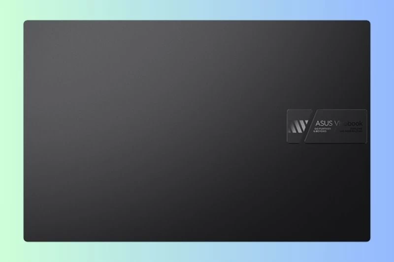 Nặng 1.65kg và độ dày máy 19.9mm. Nặng 1.65kg và độ dày máy 19.9mm.