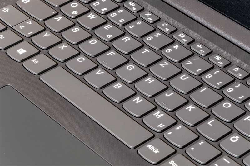 Bàn phím và touchpad nhạy bén. Bàn phím và touchpad nhạy bén.