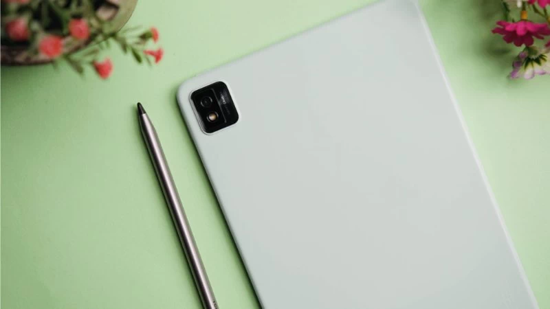 Tablet TCL sở hữu thiết kế hiện đại, sang trọng Tablet TCL sở hữu thiết kế hiện đại, sang trọng