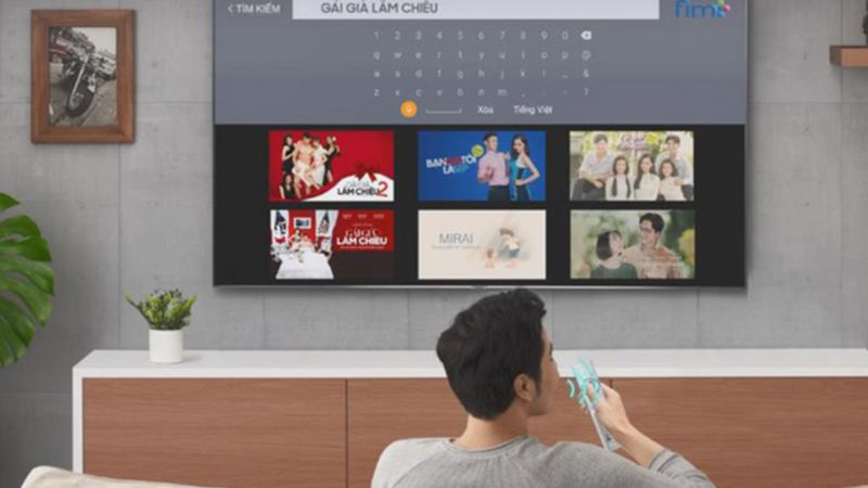 Micro gắn trên remote.