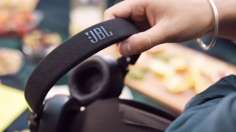 Tai nghe JBL có pin dung lượng lớn Tai nghe JBL có pin dung lượng lớn