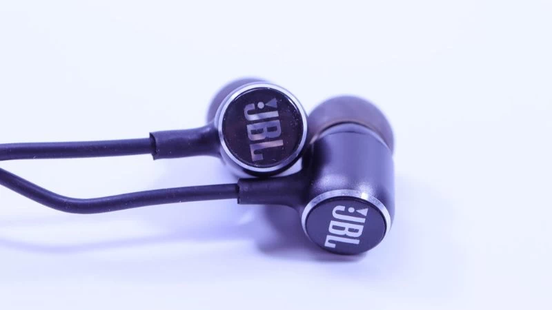 Tai nghe JBL nhỏ gọn, tiện lợi Tai nghe JBL nhỏ gọn, tiện lợi