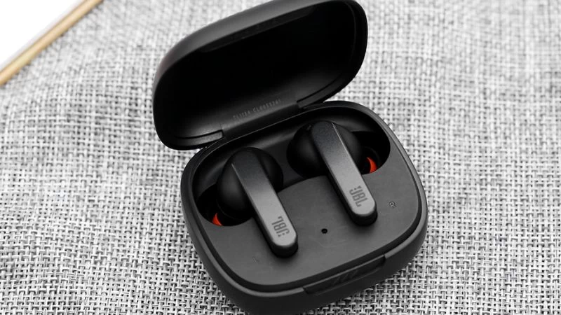 Nhờ công nghệ cách âm hiện đại mà tai nghe JBL có thể mang đến cho người dùng những chất âm rõ nét và hoàn hảo nhất Nhờ công nghệ cách âm hiện đại mà tai nghe JBL có thể mang đến cho người dùng những chất âm rõ nét và hoàn hảo nhất