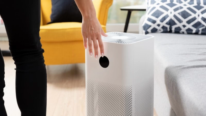 Máy lọc không khí còn giúp bảo vệ các thiết bị điện tử cùng nội thất trong nhà khỏi bụi bẩn và các chất ô nhiễm khác Máy lọc không khí còn giúp bảo vệ các thiết bị điện tử cùng nội thất trong nhà khỏi bụi bẩn và các chất ô nhiễm khác