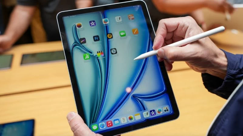 Apple Pencil Pro là sản phẩm mới được nhà sản xuất giới thiệu vào giữa năm 2024 Apple Pencil Pro là sản phẩm mới được nhà sản xuất giới thiệu vào giữa năm 2024