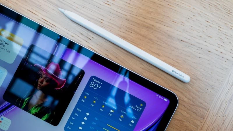 Apple Pencil Pro là thiết bị phù hợp cho người dùng tìm kiếm trải nghiệm viết và vẽ trên màn hình máy tính bảng Apple Pencil Pro là thiết bị phù hợp cho người dùng tìm kiếm trải nghiệm viết và vẽ trên màn hình máy tính bảng