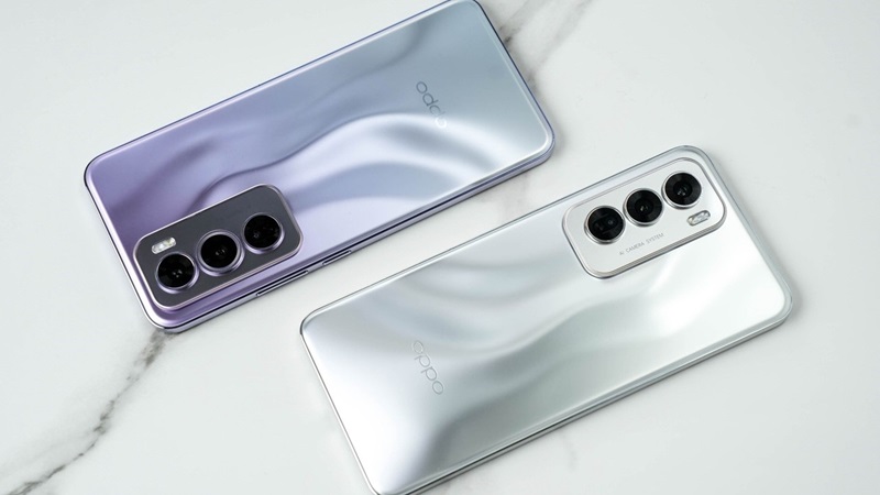 Màn hình OLED 6,7 inch 120Hz.