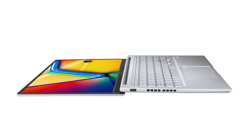 RAM 16GB và ổ cứng SSD 512GB.