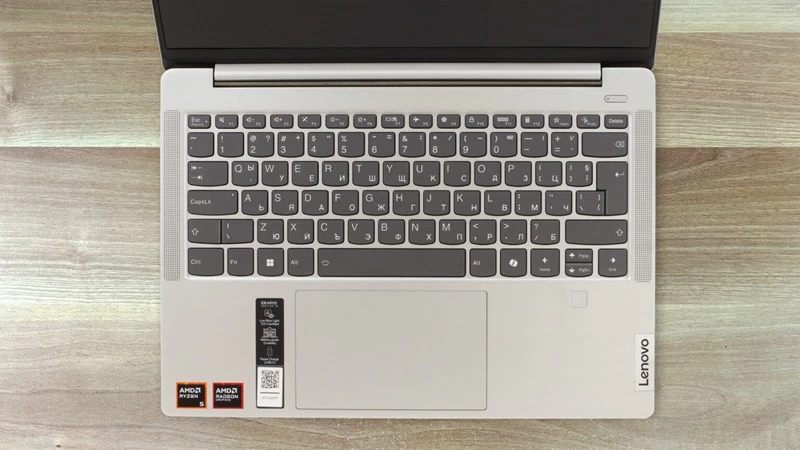 Bàn phím và Touchpad. Bàn phím và Touchpad.