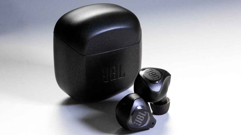Tai nghe JBL Club Pro+ TWS cũng có khả năng chống nước IPX4