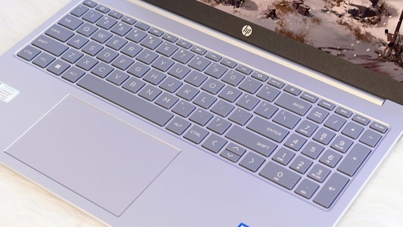 Bàn phím và touchpad.