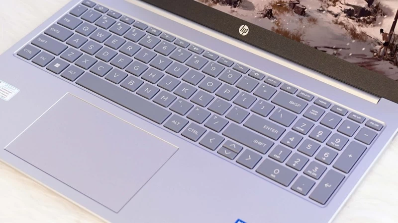 Bàn phím và touchpad. Bàn phím và touchpad.