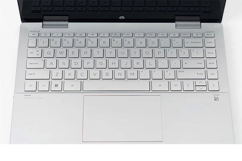 Bàn phím và touchpad tiêu chuẩn. Bàn phím và touchpad tiêu chuẩn.
