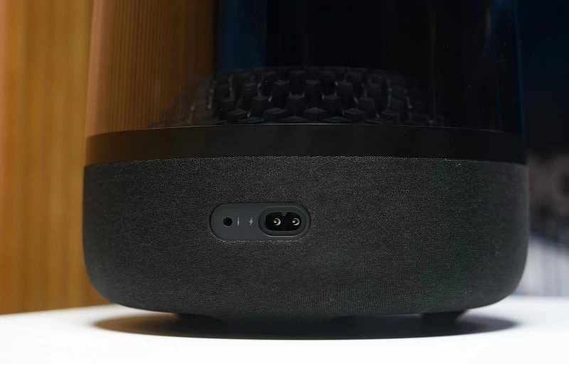 Loa Harman Kardon Aura Studio 4 tích hợp kết nối không dây qua Bluetooth Loa Harman Kardon Aura Studio 4 tích hợp kết nối không dây qua Bluetooth