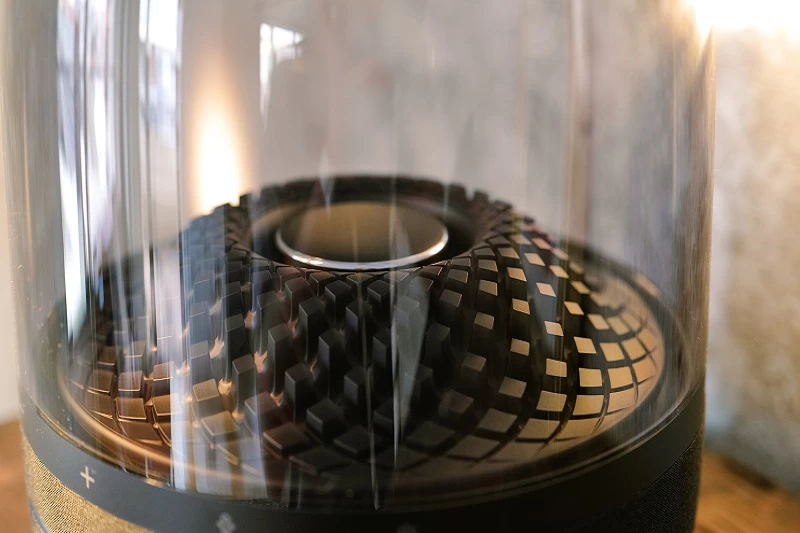 Loa Harman Kardon Aura Studio 4 tiết kiệm pin thông minh với tính năng “Sleep” Loa Harman Kardon Aura Studio 4 tiết kiệm pin thông minh với tính năng “Sleep”