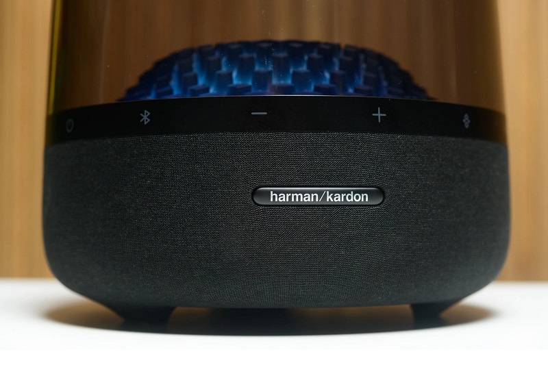 Loa Harman Kardon Aura Studio 4 thu hút người dùng với những đường nét mềm mại