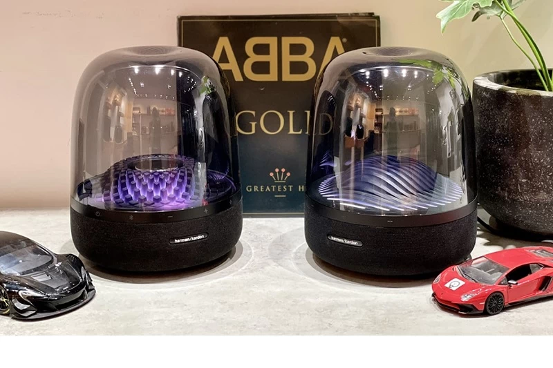 m thanh của loa Harman Kardon Aura Studio 4 và Aura Studio 3 được đánh giá là khá tương đồng với nhau m thanh của loa Harman Kardon Aura Studio 4 và Aura Studio 3 được đánh giá là khá tương đồng với nhau