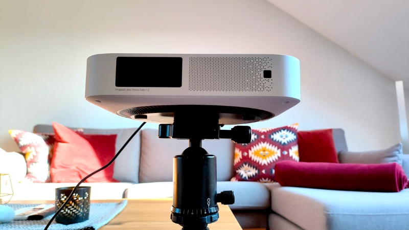Vòm âm thanh 2 loa Harman Kardon.