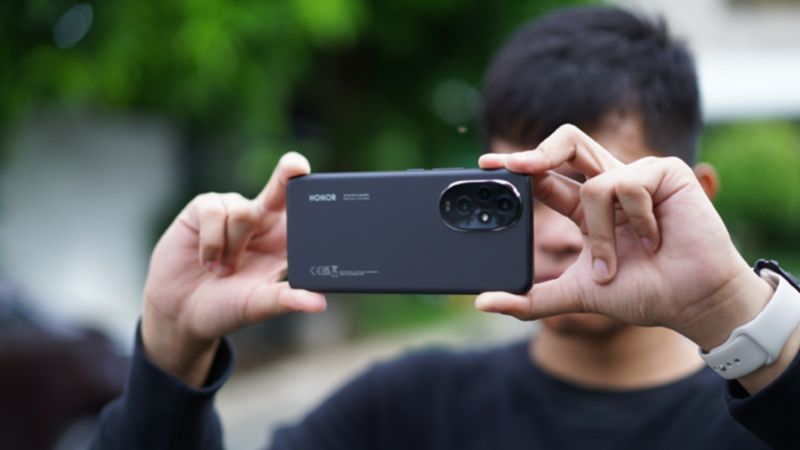 5200mAh và sạc nhanh 100W.