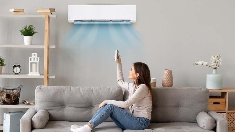 Điều hòa Comfee Inverter 12.000 BTU (1.5 HP) SIRIUS-12ED tiết kiệm điện năng với công nghệ Inverter và Eco