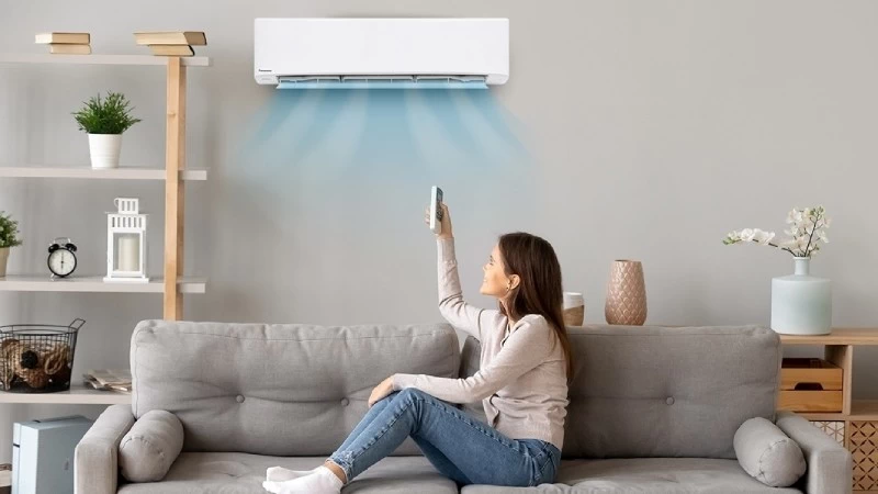 Điều hòa Comfee Inverter 12.000 BTU (1.5 HP) SIRIUS-12ED tiết kiệm điện năng với công nghệ Inverter và Eco Điều hòa Comfee Inverter 12.000 BTU (1.5 HP) SIRIUS-12ED tiết kiệm điện năng với công nghệ Inverter và Eco