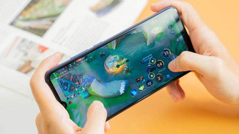 Chơi game đồ hoạ nhẹ.