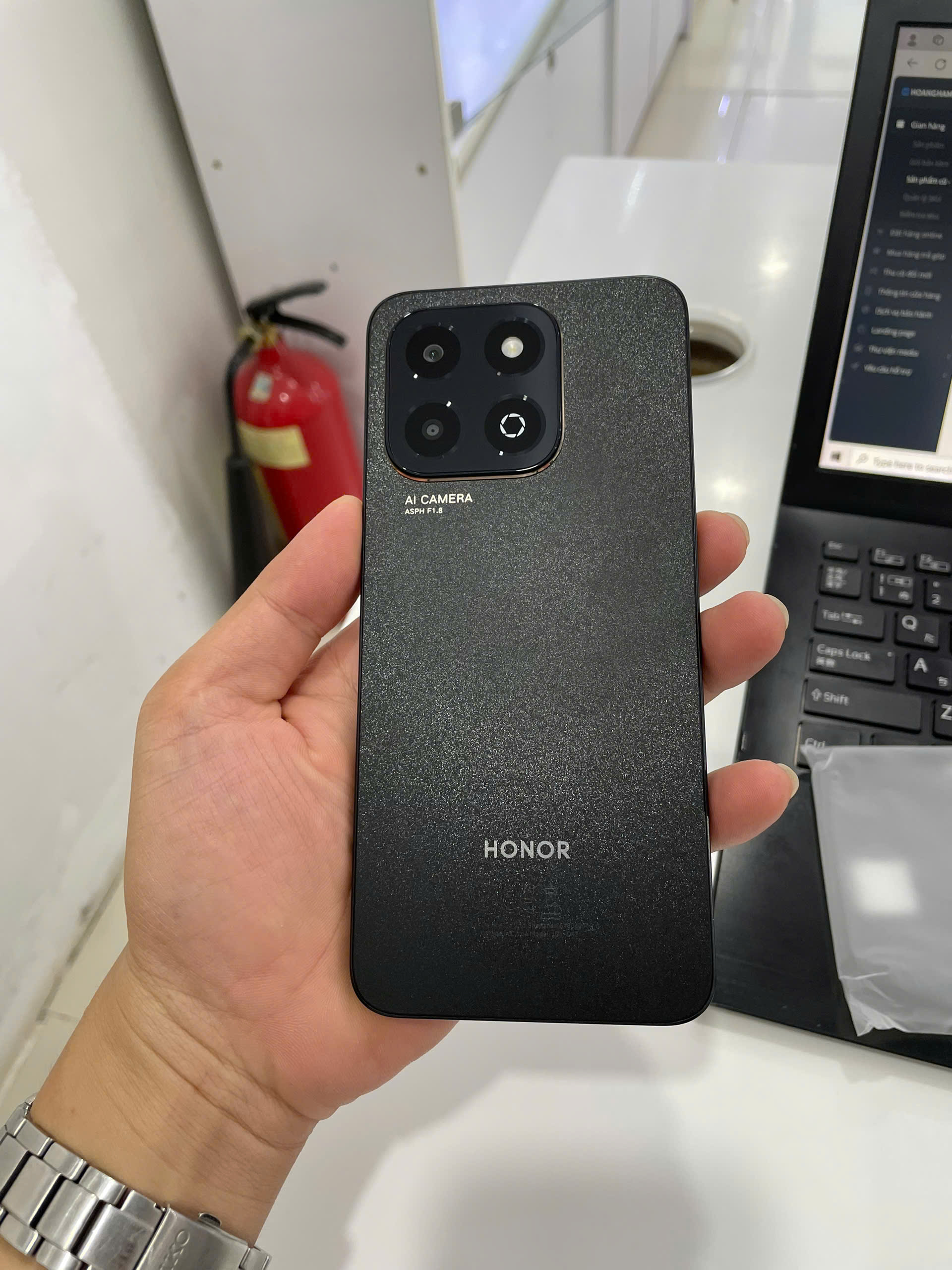 Điện thoại di động REDMI NOTE 13 PRO+ 5G 6.67/MTK D7200 Ultra/8G/256G/200+8+2MP/16MP/5000mAh (23090RA98G)/ĐEN - TBH