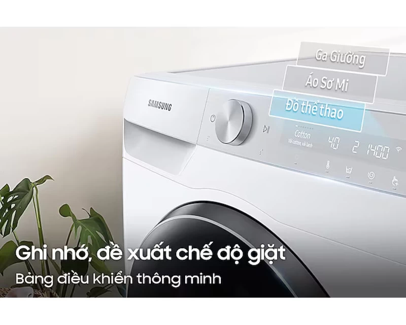 Đa dạng nhiều loại quần áo. Đa dạng nhiều loại quần áo.