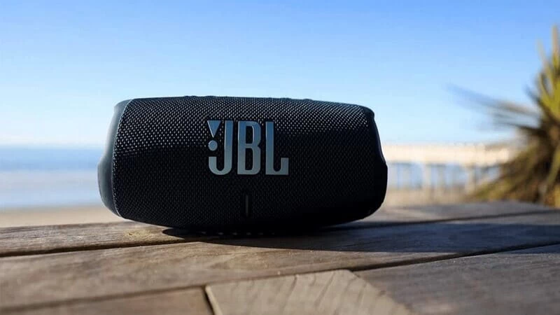 Một trong những đặc điểm nổi bật của thương hiệu loa JBL chính là chất lượng âm thanh vượt trội Một trong những đặc điểm nổi bật của thương hiệu loa JBL chính là chất lượng âm thanh vượt trội