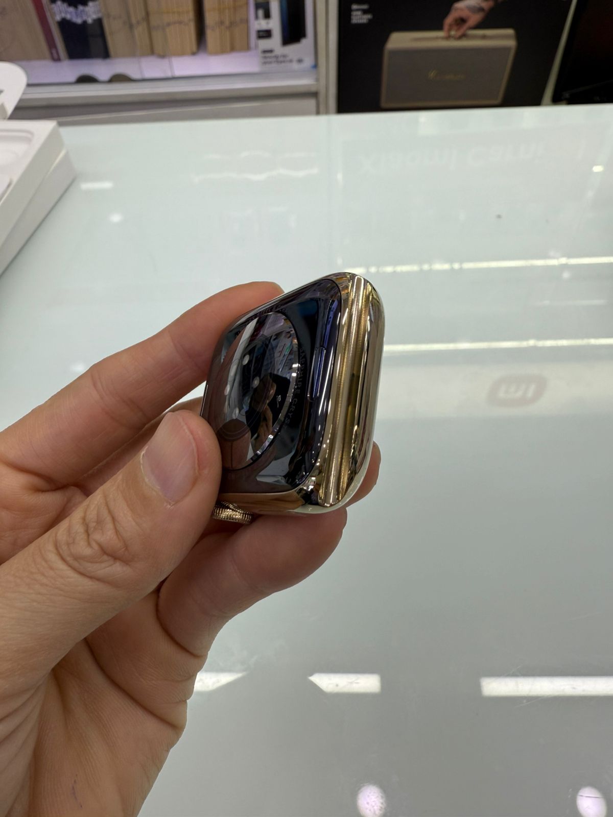 Apple Watch Series 8 GPS + Cellular 45mm Gold Stainless Steel Case with Gold Milanese Loop - TBH - 194 Lê Duẩn, Hai Bà Trưng, HN