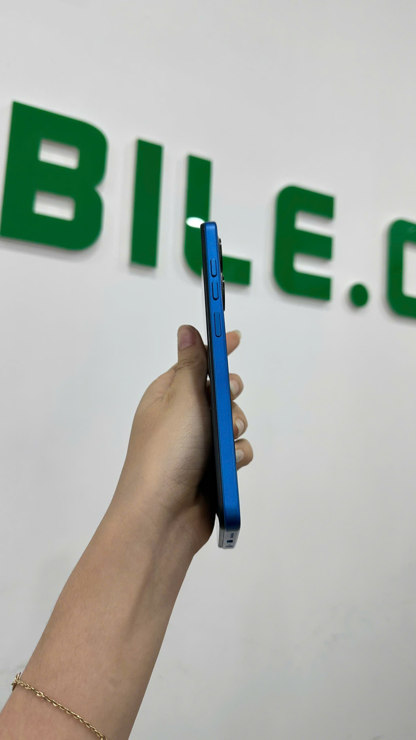 Điện thoại di động thương hiệu HTC Model Wildfire E5 Plus màu Xanh (Blue) 