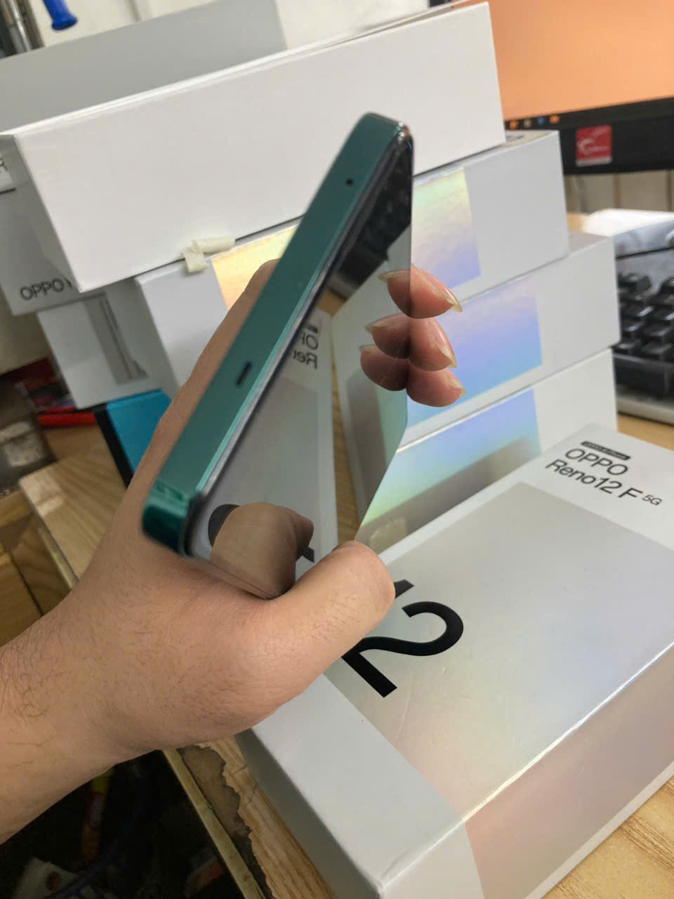 Điện thoại di động OPPO CPH2637 - Reno12 F 5G 8GB, Xanh lá - 867650076194418 - RE12F8XL