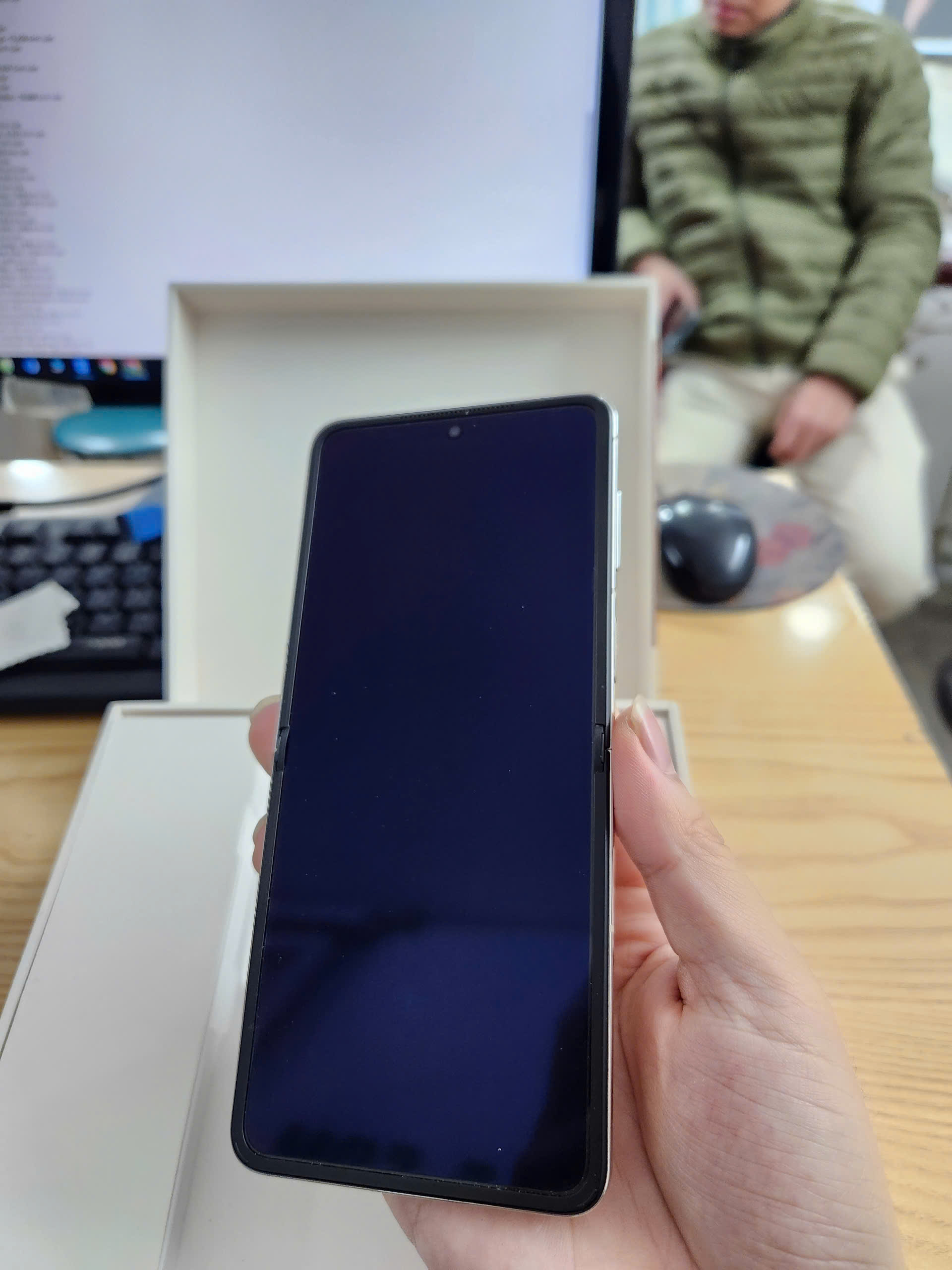 OPPO Find N3 Flip (12GB/256GB)  TBH